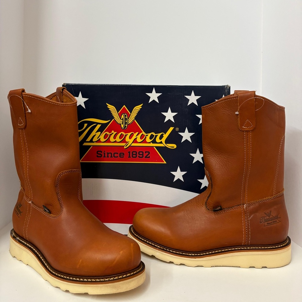 NEW IN BOX THOROGOOD WORK BOOTS NON SAFETY TOE SIZE 8.5 D MADE IN USA